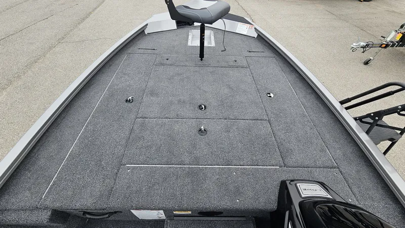 Slide: The Image of Lowe Stinger 195C 2026 - 23