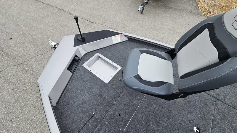 Slide: The Image of Lowe Stinger 195C 2026 - 26