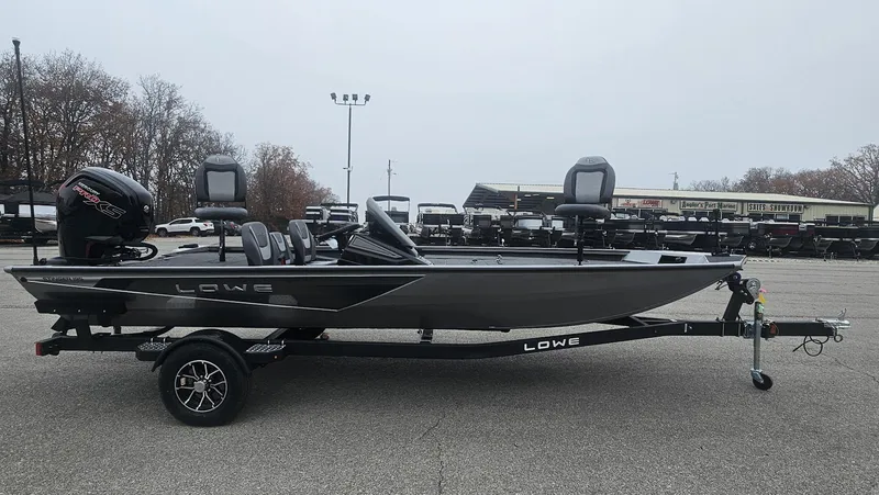 Slide: The Image of Lowe Stinger 195C 2026 - 4