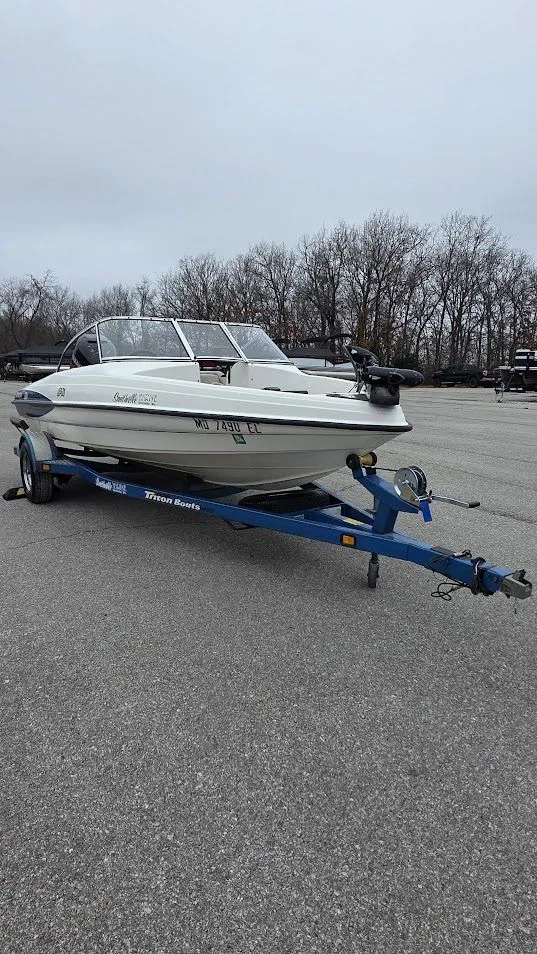 Slide: The Image of Triton 18 Sf 2000 - 13