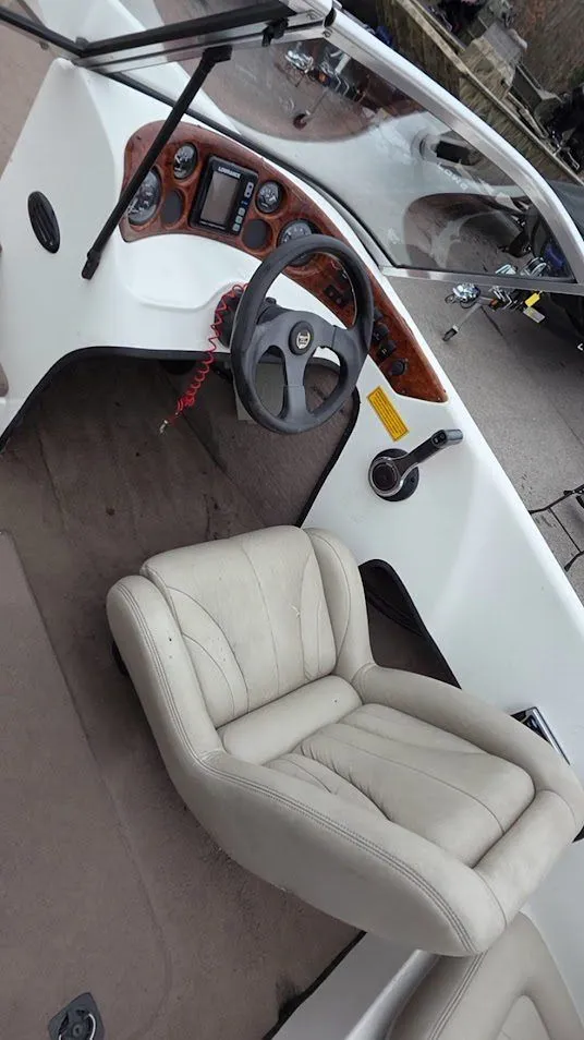 Slide: The Image of Triton 18 Sf 2000 - 14