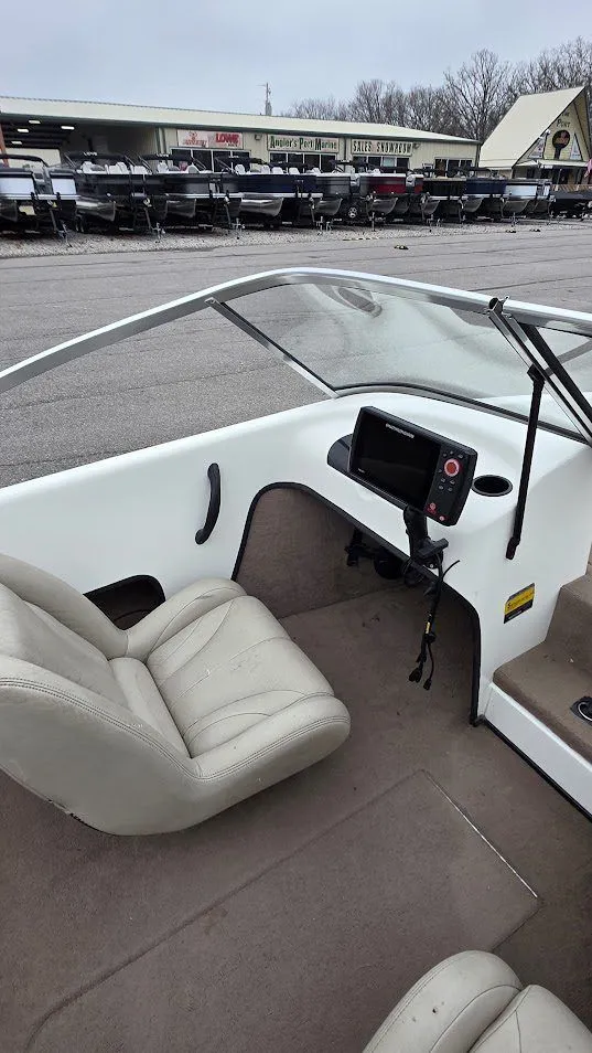 Slide: The Image of Triton 18 Sf 2000 - 15