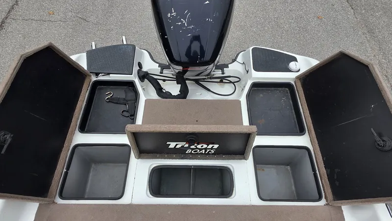 Slide: The Image of Triton 18 Sf 2000 - 20