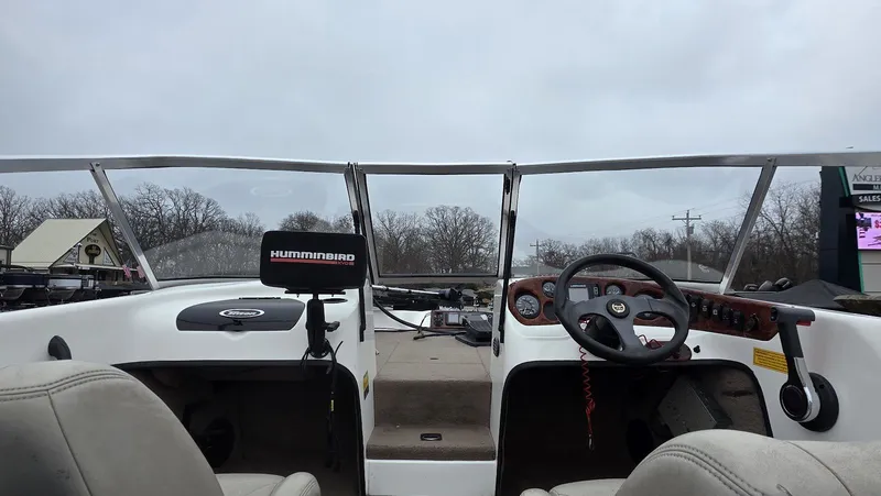 Slide: The Image of Triton 18 Sf 2000 - 21