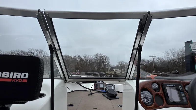 Slide: The Image of Triton 18 Sf 2000 - 22