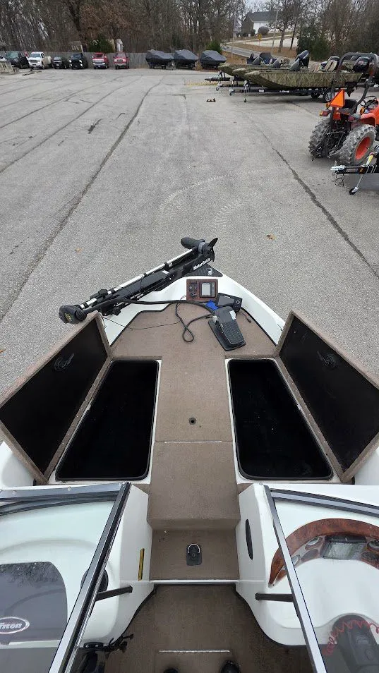 Slide: The Image of Triton 18 Sf 2000 - 26