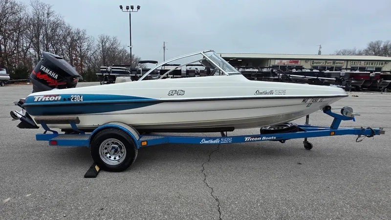 Slide: The Image of Triton 18 Sf 2000 - 4