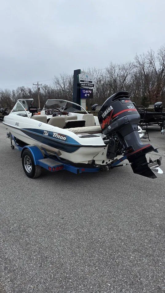 Slide: The Image of Triton 18 Sf 2000 - 7