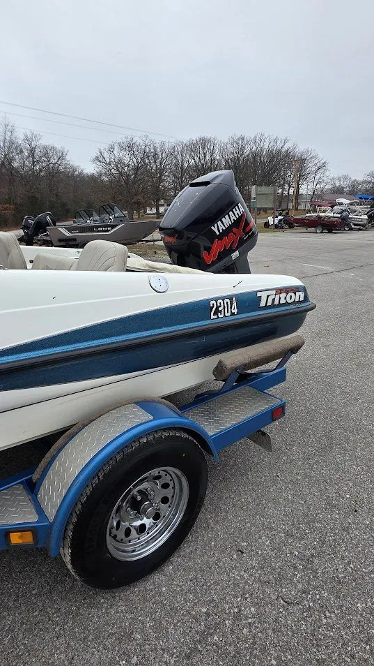 Slide: The Image of Triton 18 Sf 2000 - 8