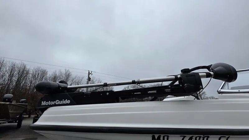 Slide: The Image of Triton 18 Sf 2000 - 9