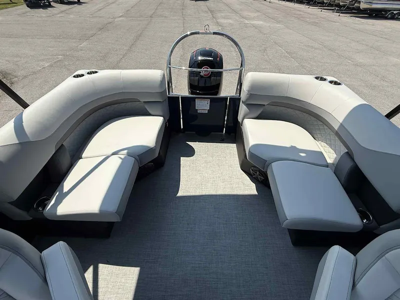 Slide: The Image of Lowe SS230 WV 2026 - 14