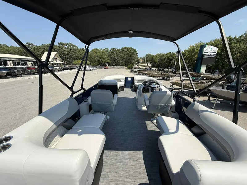 Slide: The Image of Lowe SS230 WV 2026 - 8