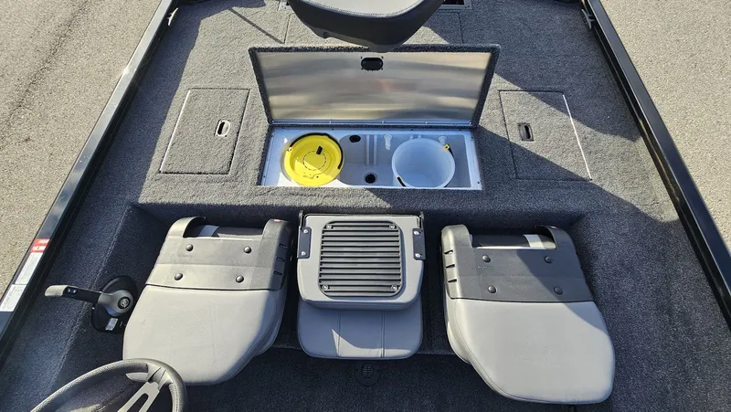 Slide: The Image of Lowe Stinger 175C 2026 - 12