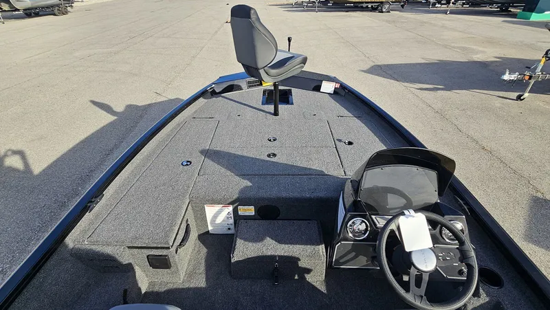 Slide: The Image of Lowe Stinger 175C 2026 - 14