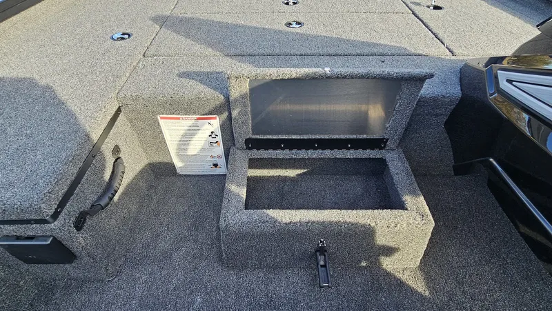 Slide: The Image of Lowe Stinger 175C 2026 - 15