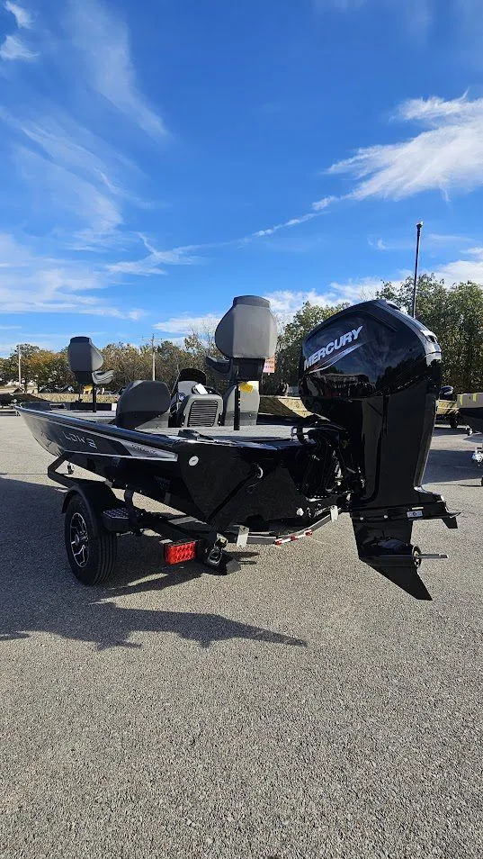 Slide: The Image of Lowe Stinger 175C 2026 - 5