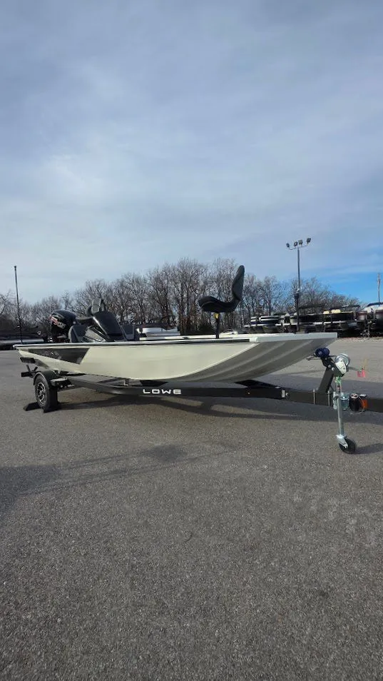 Slide: The Image of Lowe Stinger 195C 2026 - 11