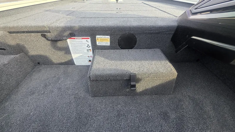 Slide: The Image of Lowe Stinger 195C 2026 - 20