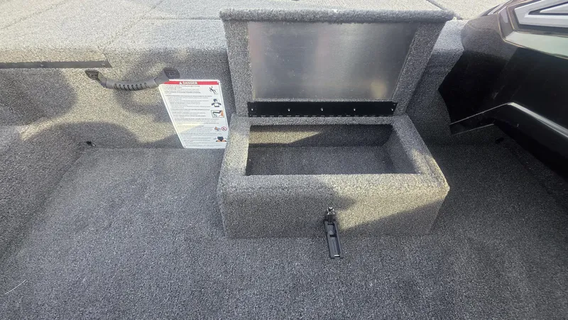 Slide: The Image of Lowe Stinger 195C 2026 - 24