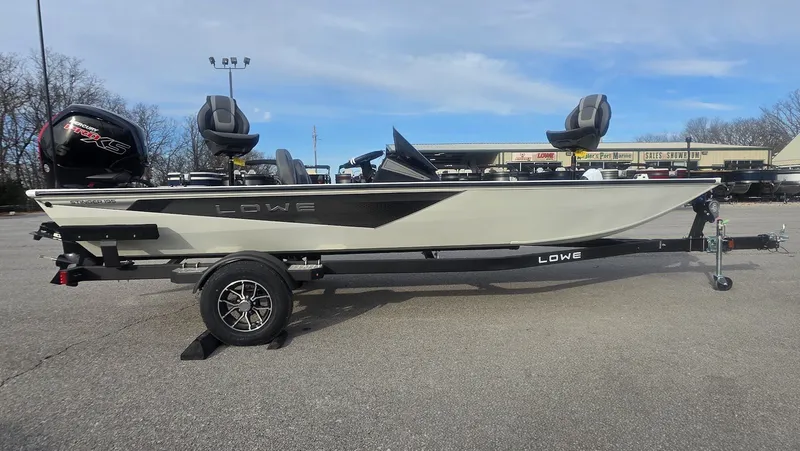 Slide: The Image of Lowe Stinger 195C 2026 - 25