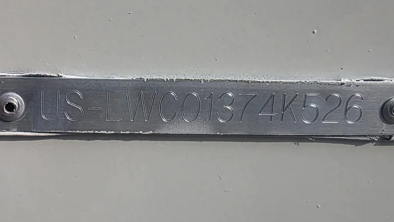 Slide: The Image of Lowe Stinger 195C 2026 - 3