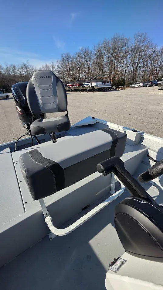 Slide: The Image of Lowe Roughneck 2070 Cc 2026 - 15