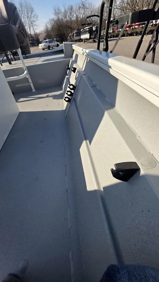 Slide: The Image of Lowe Roughneck 2070 Cc 2026 - 17