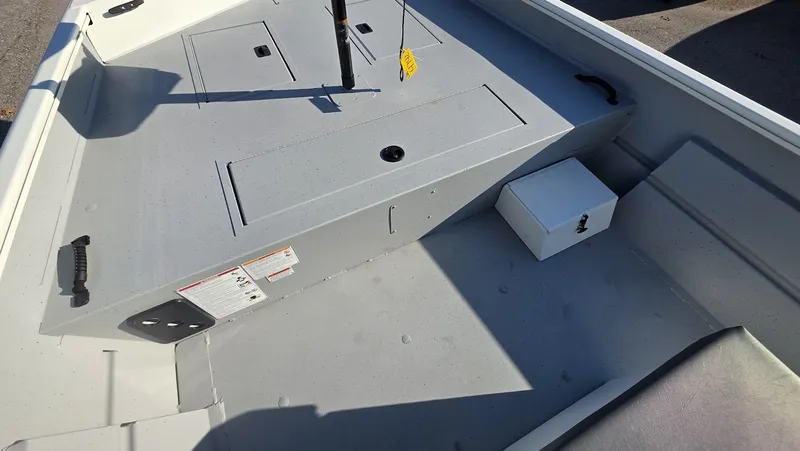 Slide: The Image of Lowe Roughneck 2070 Cc 2026 - 19