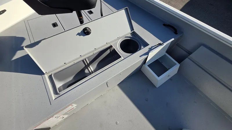 Slide: The Image of Lowe Roughneck 2070 Cc 2026 - 20