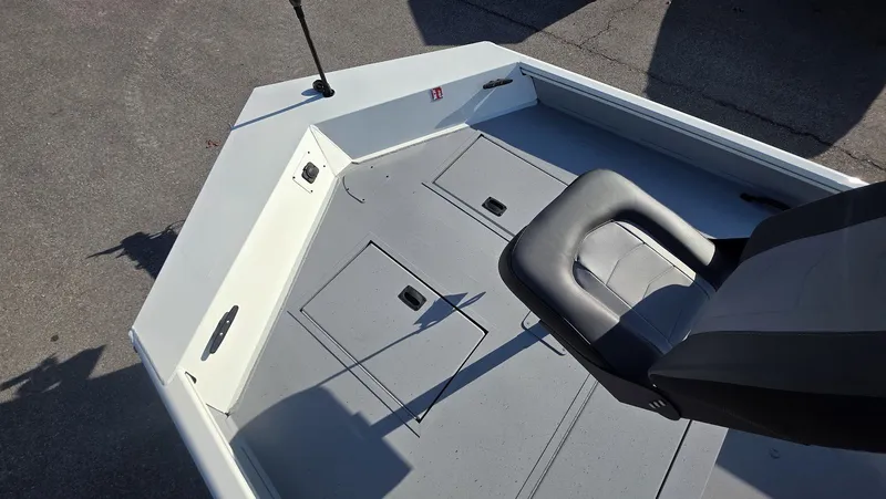 Slide: The Image of Lowe Roughneck 2070 Cc 2026 - 21