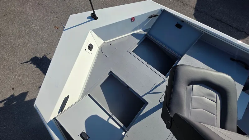 Slide: The Image of Lowe Roughneck 2070 Cc 2026 - 26