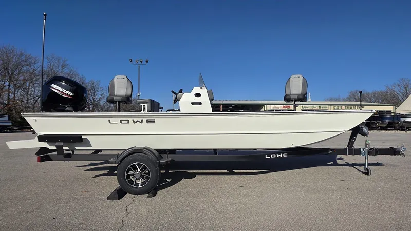 Slide: The Image of Lowe Roughneck 2070 Cc 2026 - 27