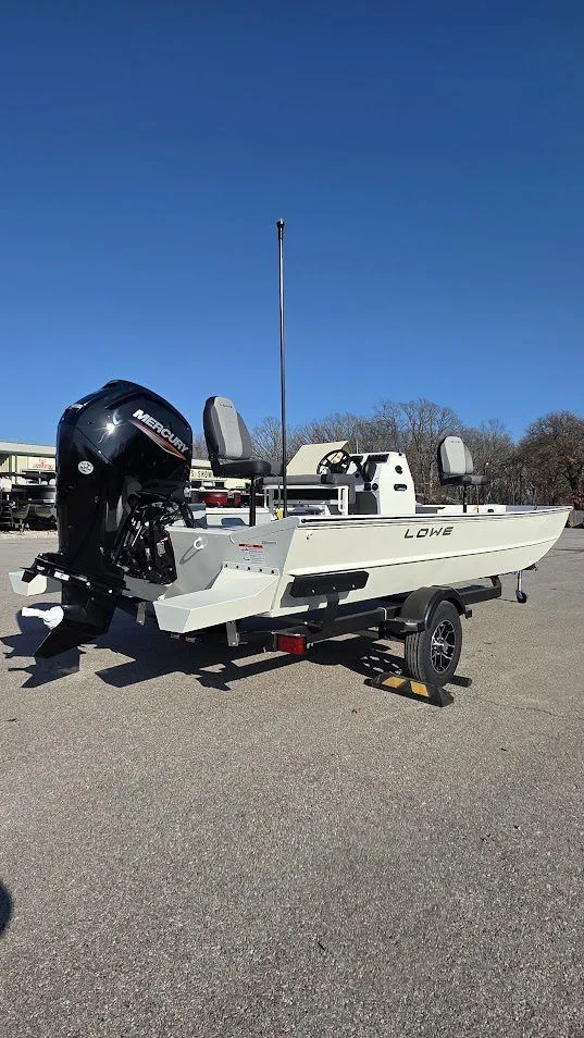 Slide: The Image of Lowe Roughneck 2070 Cc 2026 - 5