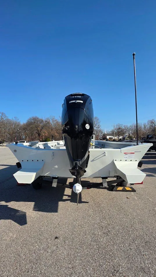 Slide: The Image of Lowe Roughneck 2070 Cc 2026 - 6