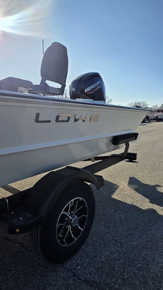 Slide: The Image of Lowe Roughneck 2070 Cc 2026 - 8