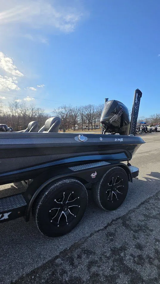 Slide: The Image of Phoenix Bass Boat 21 PHX 2023 - 10