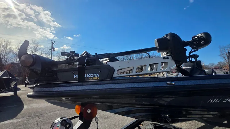 Slide: The Image of Phoenix Bass Boat 21 PHX 2023 - 11