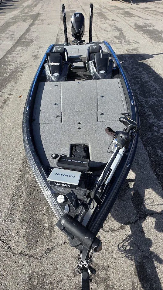 Slide: The Image of Phoenix Bass Boat 21 PHX 2023 - 15