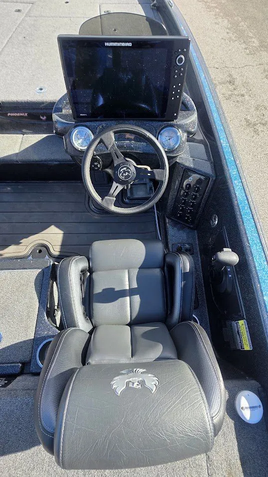 Slide: The Image of Phoenix Bass Boat 21 PHX 2023 - 17