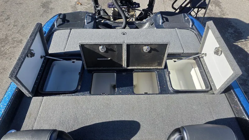 Slide: The Image of Phoenix Bass Boat 21 PHX 2023 - 25