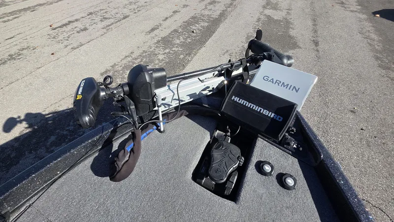 Slide: The Image of Phoenix Bass Boat 21 PHX 2023 - 34