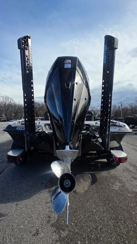 Slide: The Image of Phoenix Bass Boat 21 PHX 2023 - 6