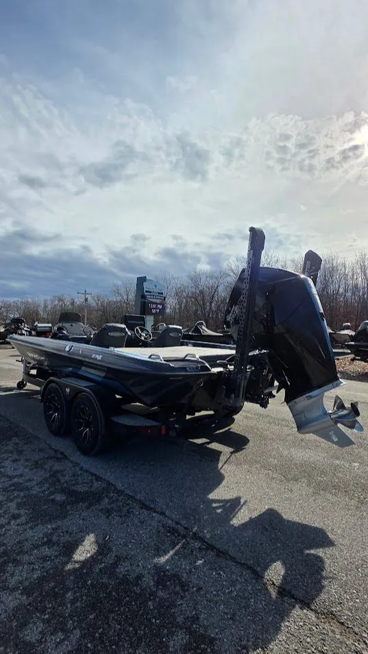 Slide: The Image of Phoenix Bass Boat 21 PHX 2023 - 7