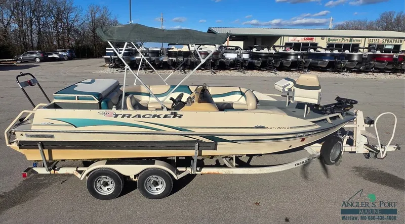 The Image of Tracker Party Deck 21 2001 - 1