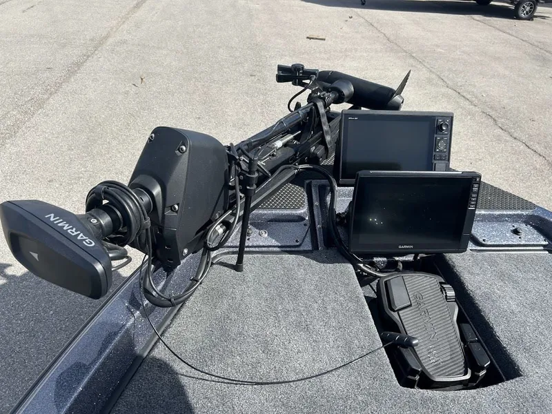 Slide: The Image of Phoenix Bass Boat 20XE 2024 - 11