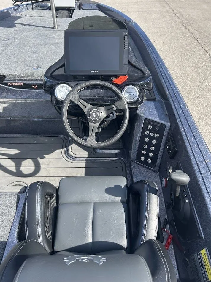 Slide: The Image of Phoenix Bass Boat 20XE 2024 - 27