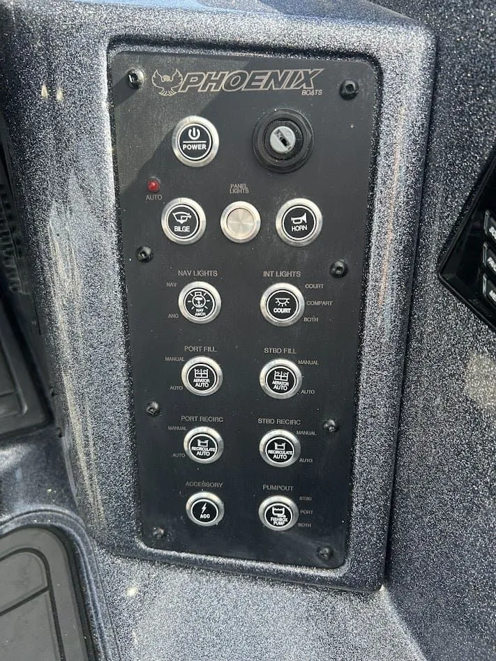 Slide: The Image of Phoenix Bass Boat 20XE 2024 - 28