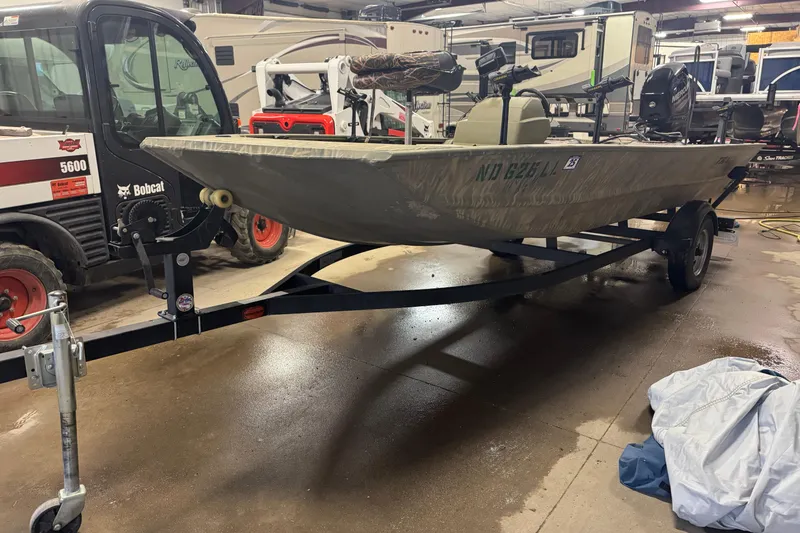 The Image of Tracker Grizzly 1754 MVX SC 2019 - undefined