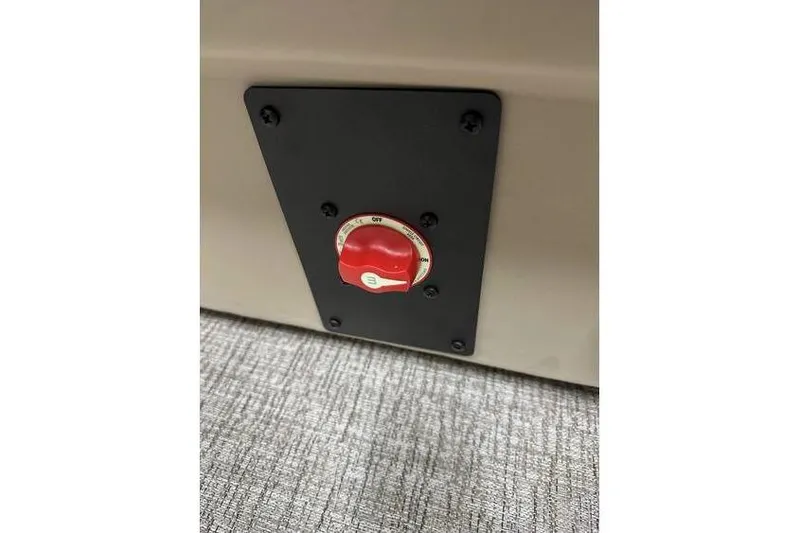 Slide: The Image of Red control knob on Bennington 21 SSR Quad Bench, 2026 model. - 32