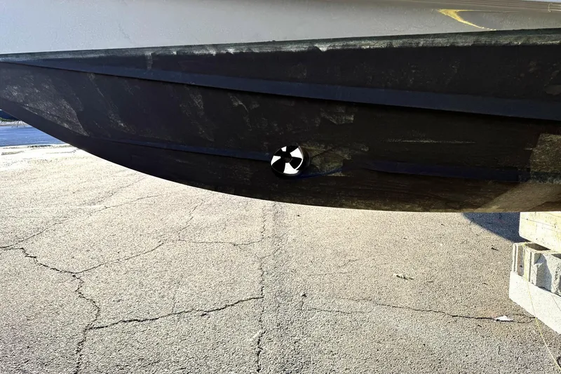 Slide: The Image of 2019 HCB 39 Speciale boat hull with visible thruster on dry dock. - 40